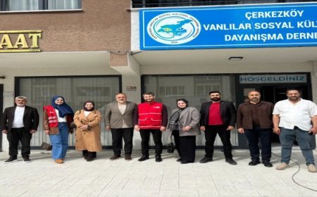ÇERKEZKÖY VANLILAR DERNEĞİ’NDEN KIZILAY HAFTASI’NA HAYAT VEREN DESTEK