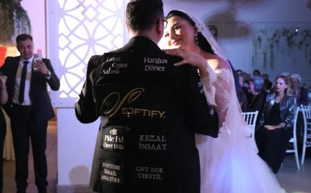 Hayretler içinde bıraktı. Düğün masrafını düşürmek için damatlığını reklam panosuna çevirdi
