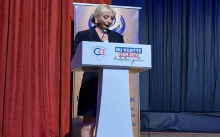 “Yılın Annesi” Ödülü Duygu Dolu Anlara Sahne Oldu: Zeynep Bozkurt Unutulmadı