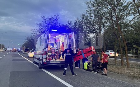 Kaza sonrası trafik güvenliğini sağlayan polise otomobil çarptı