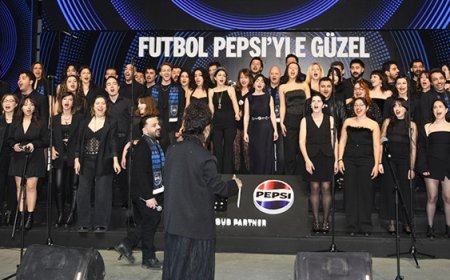 Cenk Tosun ve Necati Ateş futbolseverlerle bir araya geldi