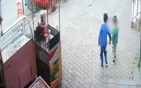 Bıçaklı küçük çocuklar sokakta gezdi. Kediye zarar verip, kendilerini uyaran kadının üzerine yürüdüler