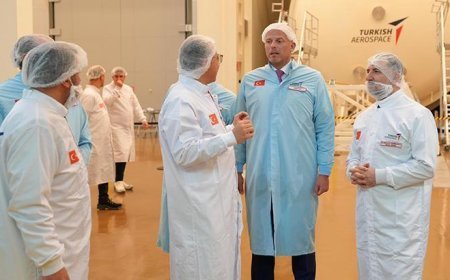 Belçika Savunma Bakanı Francken TUSAŞ'ı ziyaret etti
