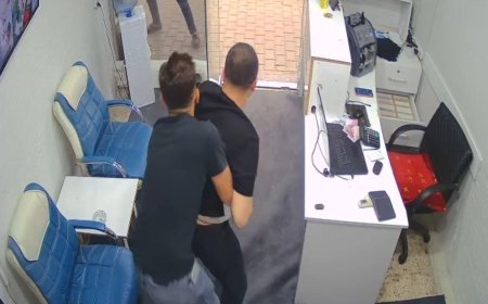 Hatay’da döviz bürosunda ölümle burun buruna geldi! Kurşunlardan saniyelerle kurtuluş kamerada