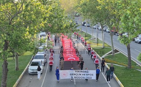 Tekirdağ’da dev bayrakla gençlik yürüyüşü