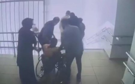 Malatya’daki depremde yürekleri ısıtan anlar! Görme engelli öğrenciyi kucaklarında taşıdılar