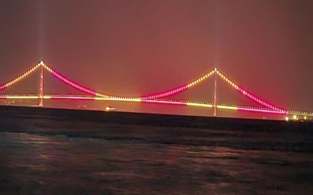 1915 Çanakkale Köprüsü Galatasaray'ın renklerine büründü