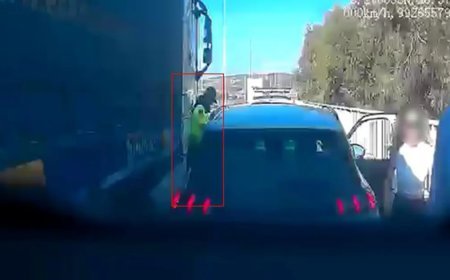 Korkunç kaza: Yakıtı biten araca yardıma koşmuştu