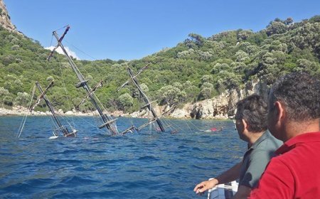 Marmaris'te tur teknesi battı! Yolcular tahliye edildi