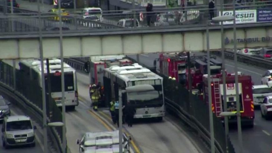 Son dakika... İstanbul'da metrobüs yangını! Seferlerde aksama meydana geldi