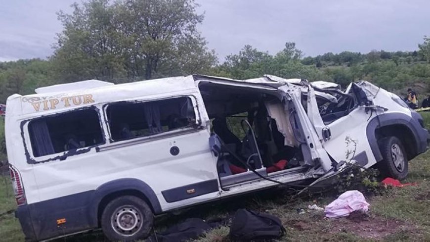 Yozgat'ta feci kaza! Öğrenci servisi devrildi: 3 ölü