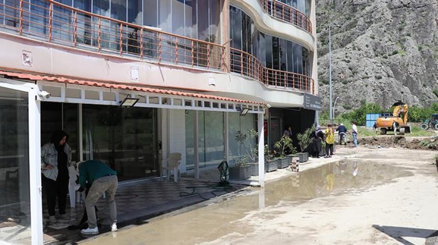 Amasya'da Yeşilırmak taştı, evleri ve tarım alanlarını su bastı