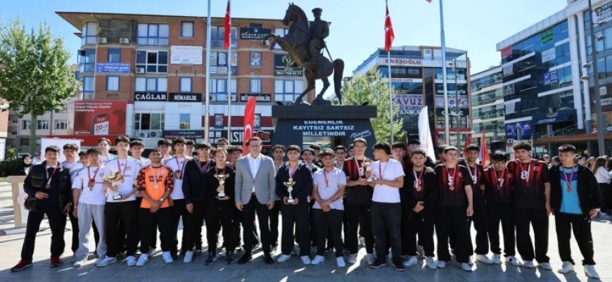 ÇERKEZKÖY’DE GENÇLİK HAFTASI COŞKUYLA BAŞLADI