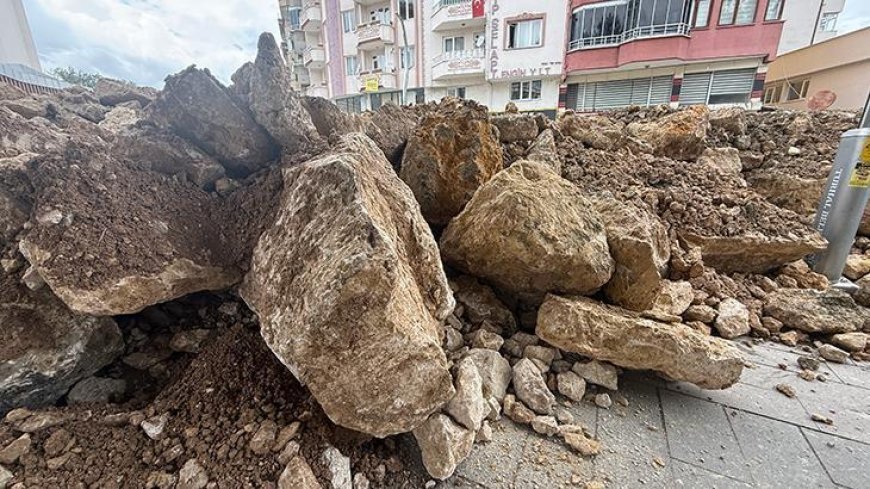 Son dakika: Bir kent sele hazırlanıyor: Dev kayalarla 9 kilometrelik set çekildi, 15 bin kişi tahliye edildi