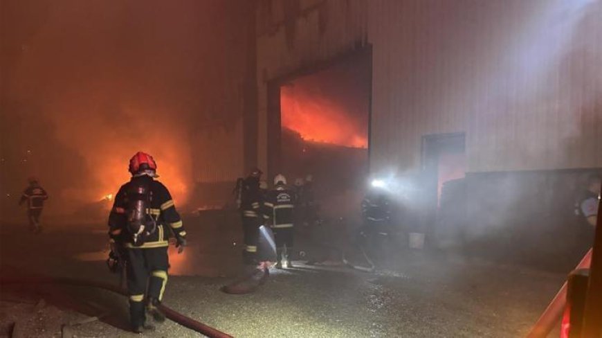 Gaziantep'te mobilya fabrikasında yangın çıktı