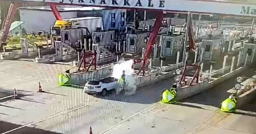 Otoyol gişelerine çarpan otomobildeki karı-kocayı ölüm ayırdı
