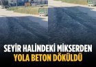 Seyir halindeki mikserden yola beton döküldü