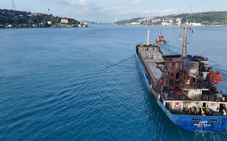 Karadeniz'de saldırıya uğrayan gemi İstanbul'da: Gemideki hasarın boyutu ilk kez görüntülendi
