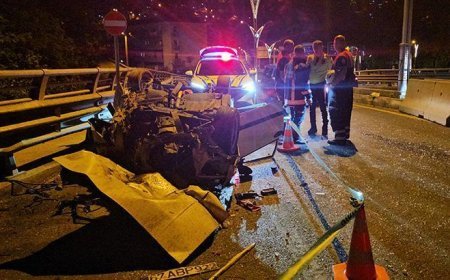 Otomobil, beton bariyere ve otomobile çarpıp takla attı: 1 yaralı
