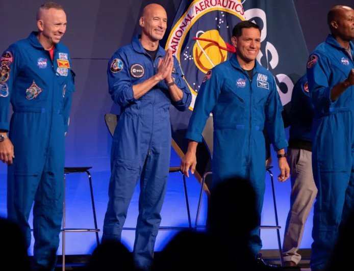 İnsanlık Ay'a dönüyor. Artemis III görevinin astronotları açıklandı