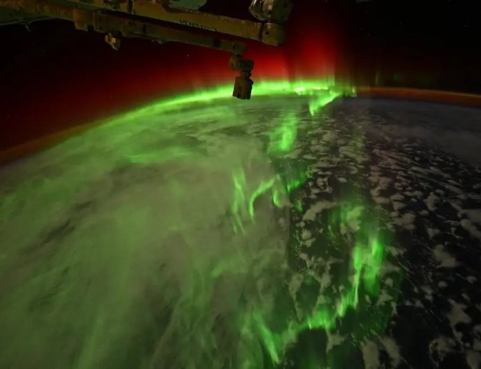 NASA astronotunun kadrajından kutup ışıkları