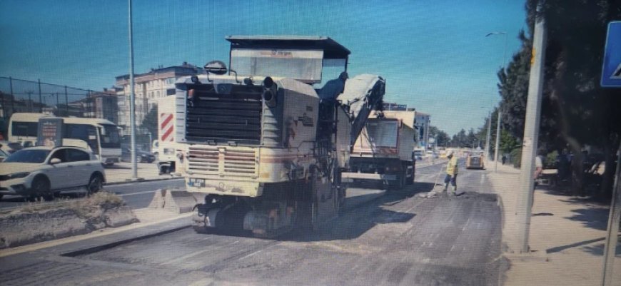 ÇÖKEN YOL ASFALTLANARAK ONARILDI